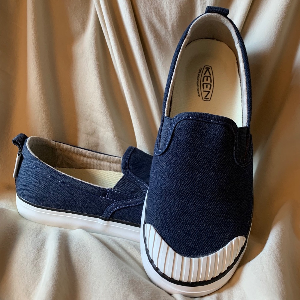 Keen navy blue 'Elsa' slip on sneakers size 7.5